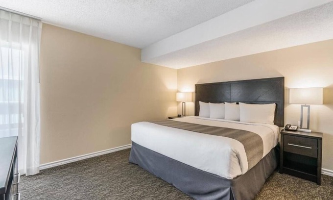 Biggs Field House | Peaceful Stay – Kitchenette, Pool Access & Free Breakfast