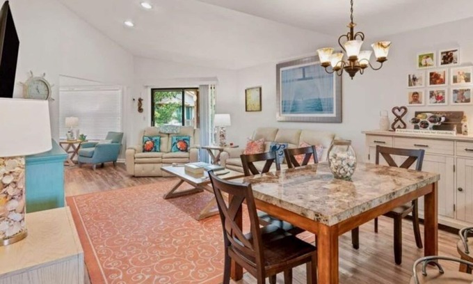 Saint Simons Island Condo | Peaceful Tides - A Beautifully updated Harbour Oaks Condo close to everything!