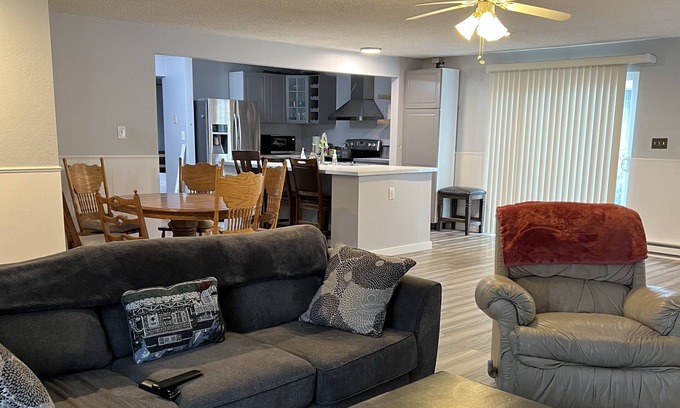 Fife House | Peaceful vibes and spacious! Only 7 minutes to Tacoma Dome!