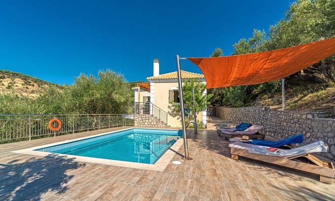 Messinia House | Peaceful villa built with privacy in mind