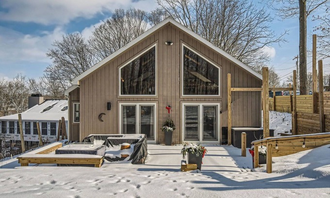 Delaware Cabin | Peaceful Wooded River Retreat to relax, recharge and to make memories.