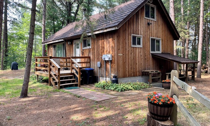 Adams County Cabin | Peaceful Wooded Sanctuary on creek with tree house and private dog park
