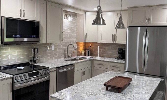 West Columbia House | Peak Retreat is a private 3-bedroom house with WiFi and AC in tranquil Racine OH