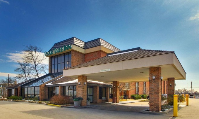 Airport Township Hotel | Pear Tree Inn St. Louis Airport