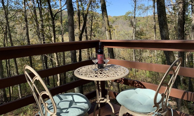 Scottsboro Cabin | Pecan Valley Cabin - Romantic Getaway in Woods with Hot Tub