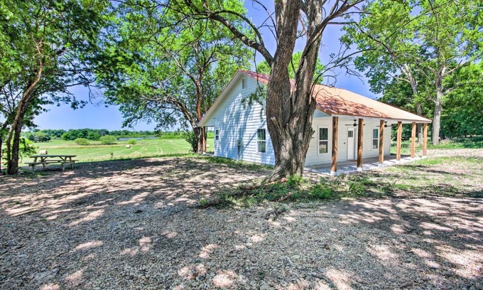 Grove House | Peekaboo Water Views Lake O the Cherokees Cabin