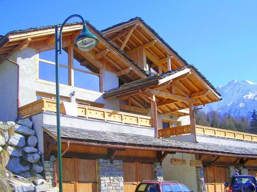 Peisey-Nancroix Ski Chalet | Peisey Chalet with Balcony Views