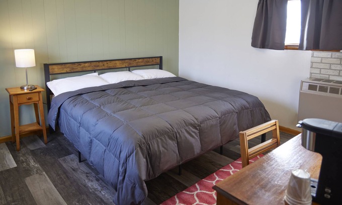Pelican Lake Hotel | Pelican Lake Motel located in the heart of Pelican Lake WI.