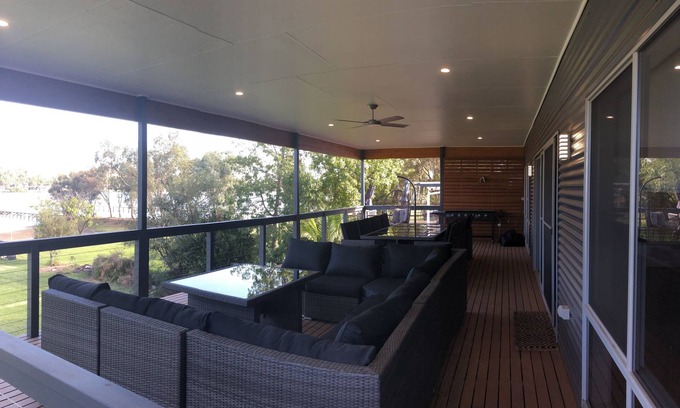 Pellaring Flat House | Pellaring Flat Riverfront home with private jetty - near Mannum