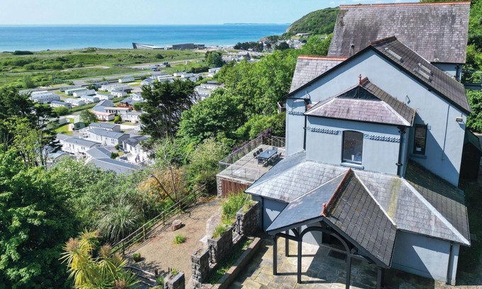 Pendine House | Pendine Manor - 9 Bedroom Manor House - Pendine