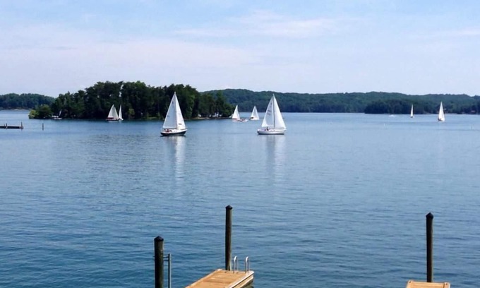 North Shore Condo | Peninsula Paradise at Bernard's Landing - Closest to the water!