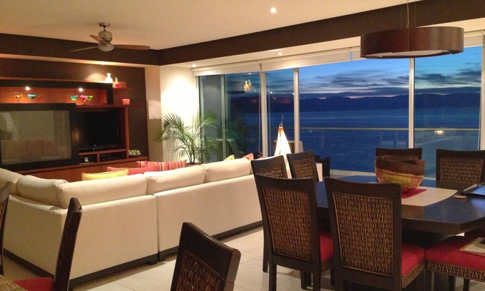 North Hotel Zone Condo | PENINSULA VALLARTA- LUXURIOUS AND WELL APPOINTED - MONTHLY DISCOUNTS