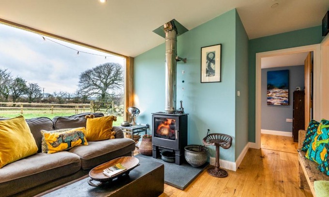 Newport House | Penrhiw - a country cottage with mountain views
