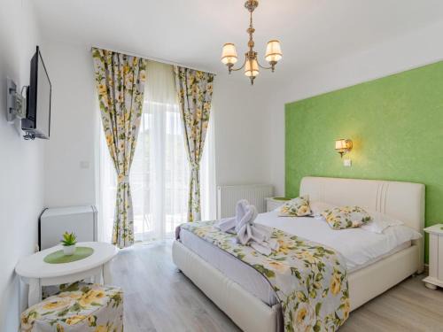 Slanic House | Pensiunea Casuta cu Trandafiri 2