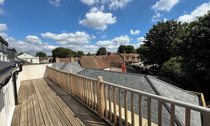 Maidstone Apartment | Penthouse | 360 Views | High Spec | Central | WIFI