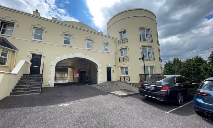 Passage West Apartment | Penthouse Apartment in a quiet area with a nice view.