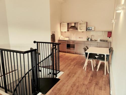 Dewsbury Apartment | PENTHOUSE APARTMENT - FREE GARAGED Parking - BALCONY - GYM