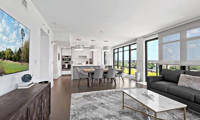 Shaw Bed & Breakfast | Penthouse | Downtown | Capitol Views | Luxury