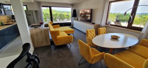 Bad Salzuflen Apartment | Penthouse mit Whirlpool, Traumblick und großer Dachterrasse