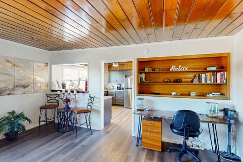 West Eugene Apartment | Penthouse Perch