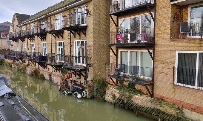 St Neots Apartment | Penthouse Waterfront Apartment - St Neots
