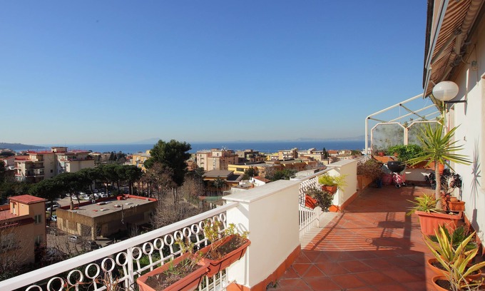 Meta Apartment | PENTHOUSE WITH MAGNIFICENT VIEWS OF THE BAY OF NAPLES
