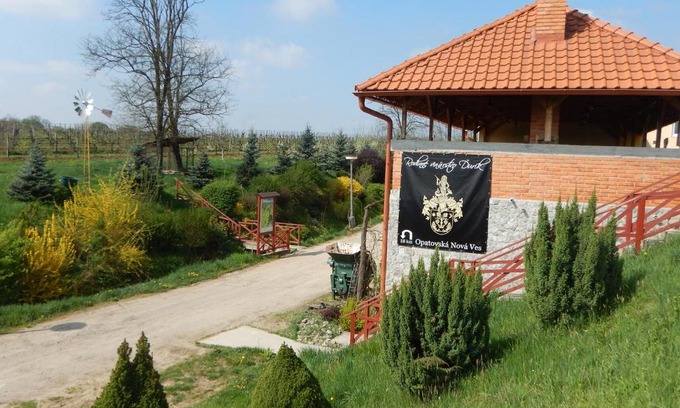 Opatovska Nova Ves House | Penzión Rodinné Vinárstvo Ďurík