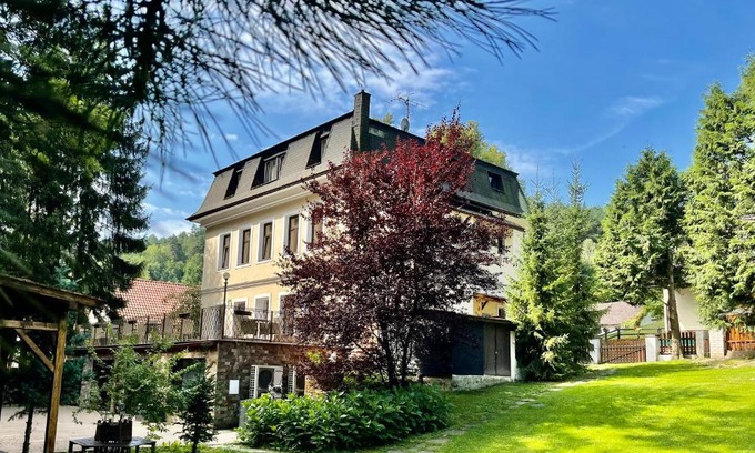 Houska Hotel | Penzion Kokorin Forest Villa