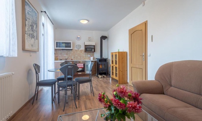 Jestrabi Apartment | Penzion Nivy Alice a Petra Jandových