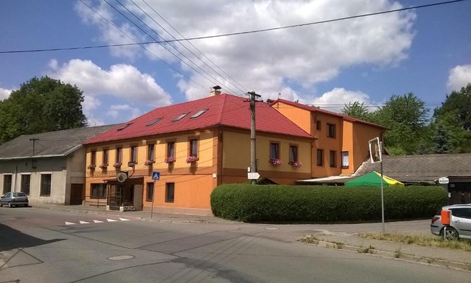 Jaromer House | Penzion U Slunce