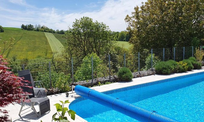 Zlata Koruna House | Penzion Zahrada nad řekou, restaurace a kavárna - PARKOVÁNÍ GRÁTIS