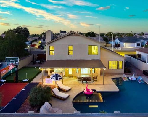 Peoria House | Peoria Paradise Sportscourt Heated Pool Gameroom