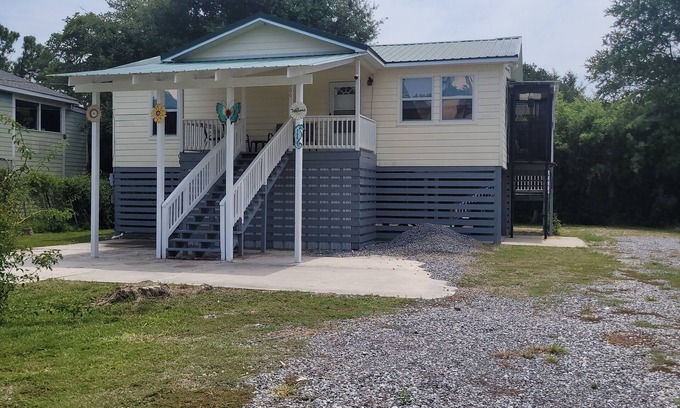 Waveland House | Perch Pad 2Br 1Ba Near Beach