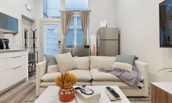 Fremont Apartment | Perch - The Canal 15D: Walk Score 91 | Cute Studio