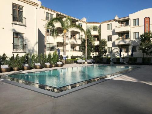 Westwood Apartment | Perfect Apt near UCLA w Parking Gym Pool WIFI in Westwood B3