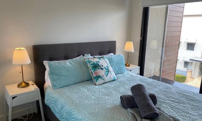 Ascot Apartment | PERFECT ASCOT CITY AIRPORT RIVER MARINA PARK&WINE