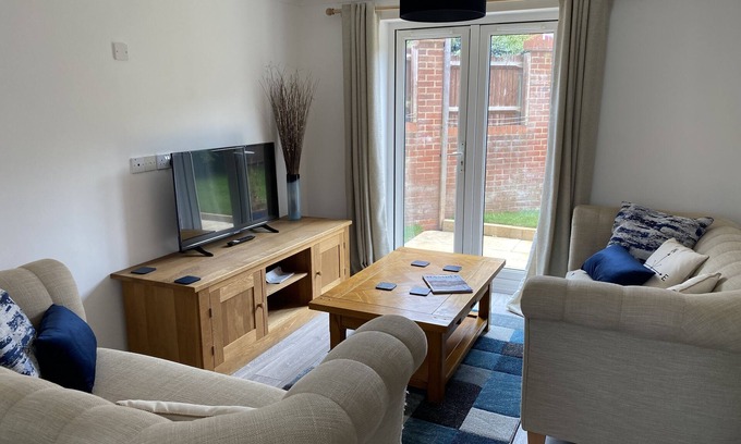 Hamble-le-Rice House | Perfect crew-house or for business trips. Sleeps 10, 5mins from Hamble Village