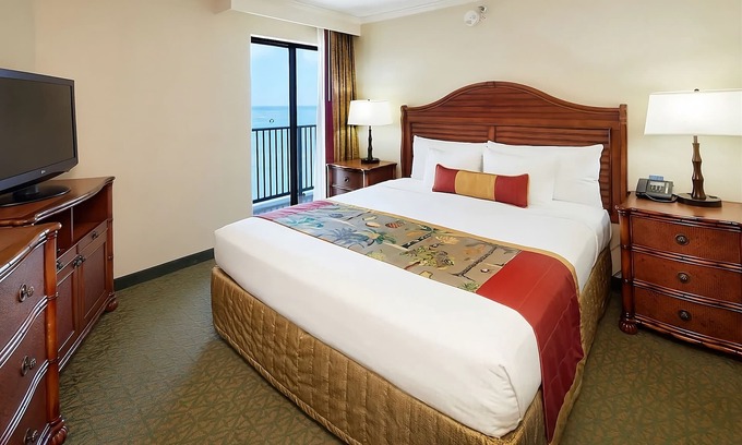 Waikiki Hotel | Perfect Event Location! 3 Awesome Units, Beachfront, Event Space, 3 Restaurants