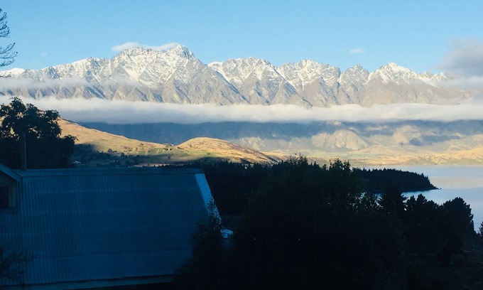 Queenstown House | Perfect for 2-9 Guests with Fantastic Views! Thompson Street Twin C