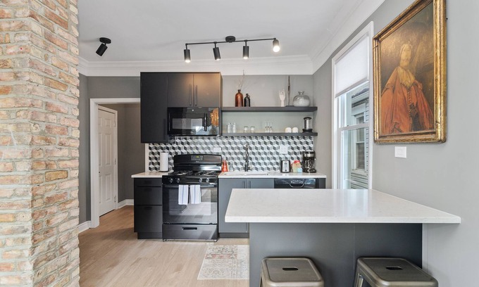 Pilsen Apartment | Perfect for a Hip and Romantic Getaway - This Chic Studio Offers the Best of the City by AllSet Turnover