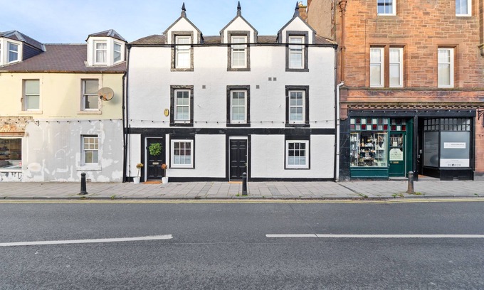 Innerleithen Apartment | Perfect for families or active getaways in the heart of the Tweed Valley.