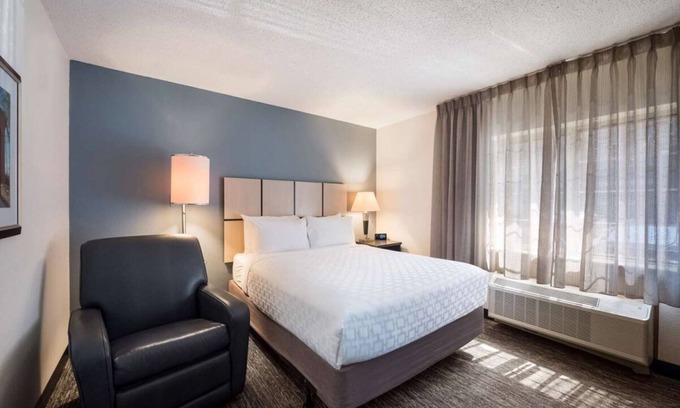Plano Hotel | Perfect for Groups! 2 Spacious Units with Kitchens, Pets are Welcome!