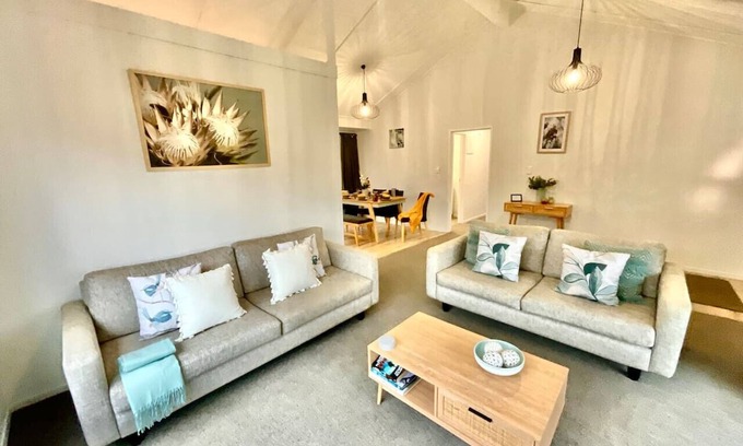 Tauranga House | Perfect On The Park!