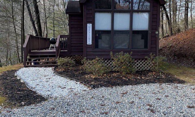 Saluda Cabin | Perfect place for sweethearts