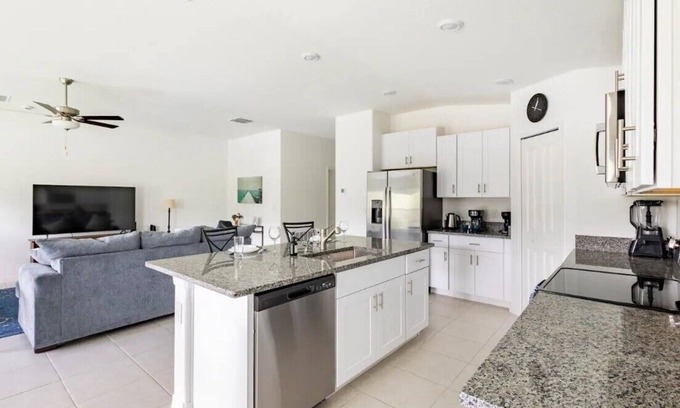 Fussels Corner House | Perfectly located 4BR/2Ba house between Orlando and Tampa