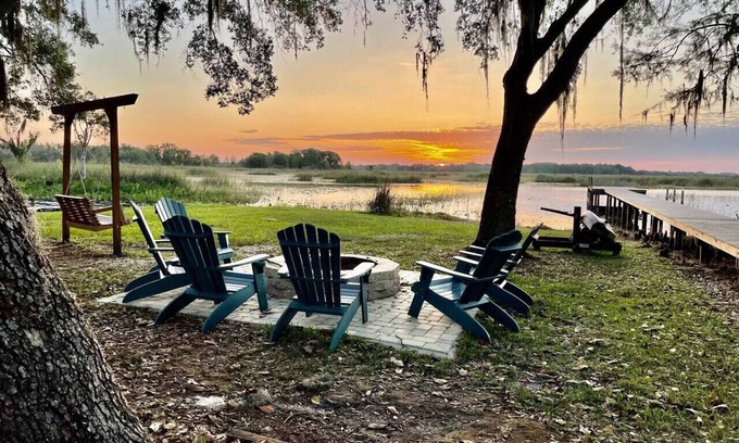 Hernando House | PerfectPointeLakehouse|PvtDock|Kayaks|8ppl|Firepit|ScreenedPatio