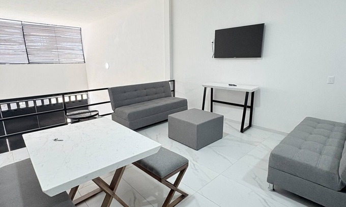 Tonala Apartment | Periférico Bodega con Departamento B
