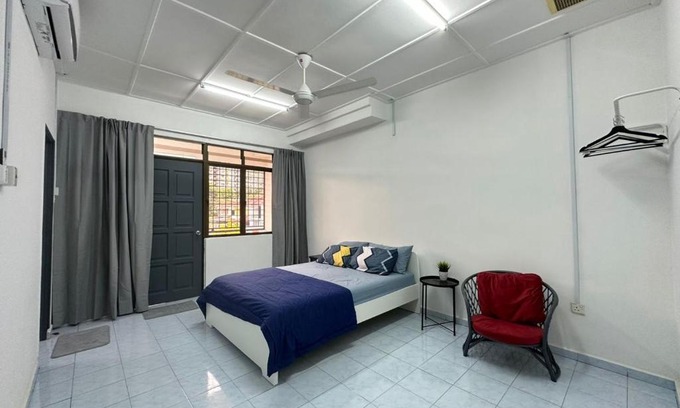 Bandar Baru Permas Jaya House | Permas Double Storey 8 Pax WiFi Netflix