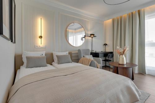 Emaus Apartment | Perspektywa Apartment with balcony by Lion Apartments