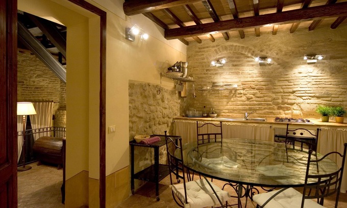 Montefalco Apartment | Perugino vacation apartment with garden and pool